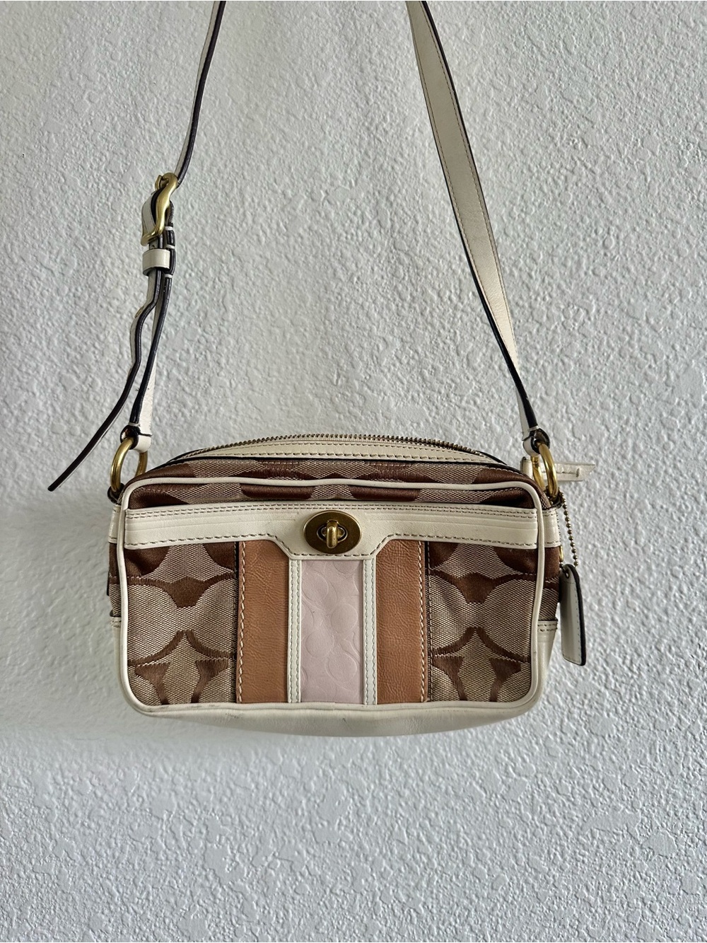 COACH Vintage Hamptons Y2K Signature Pink Stripe Crossbody Bag F11638 Turn Lock